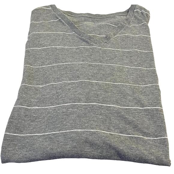 OLD NAVY V-NECK SHORT SLEEVE T-SHIRT, WOMENS, XXL, GREY WITH THIN WHITE STRIPES - Picture 6 of 10